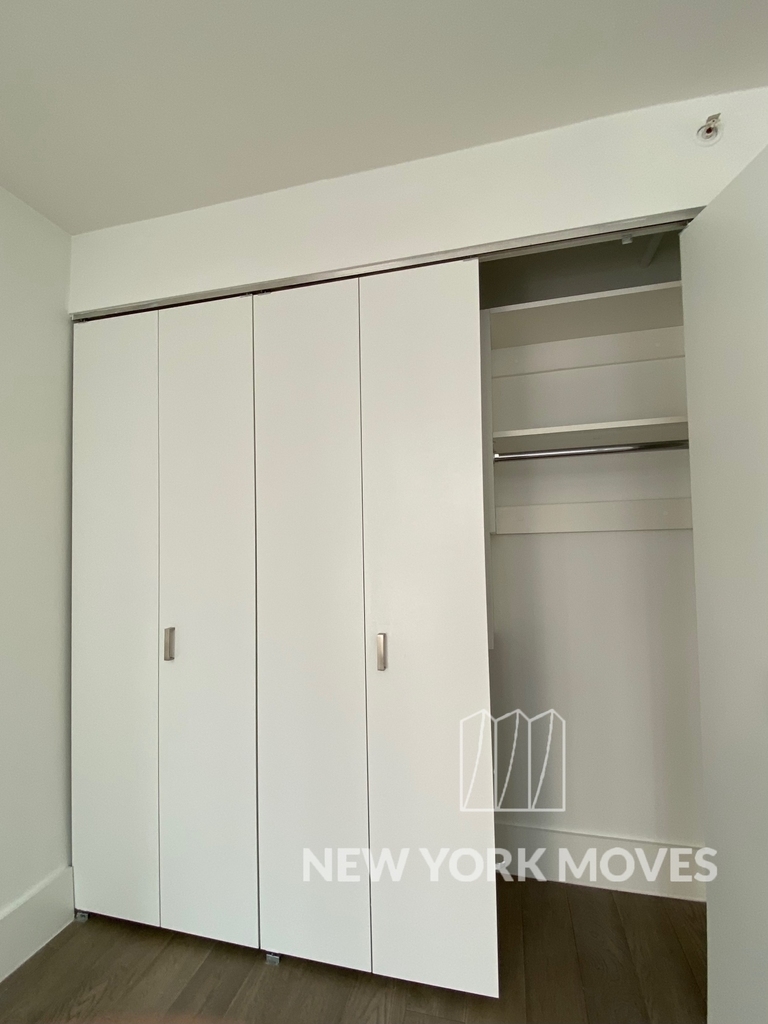  47th Street - Photo 4
