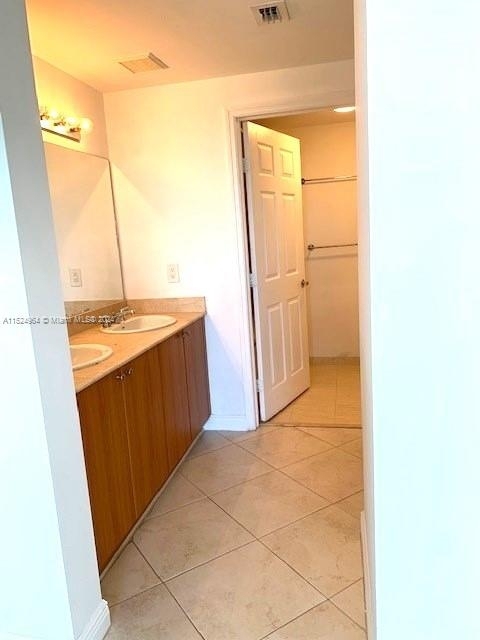 2425 Sw 27th Ave - Photo 10