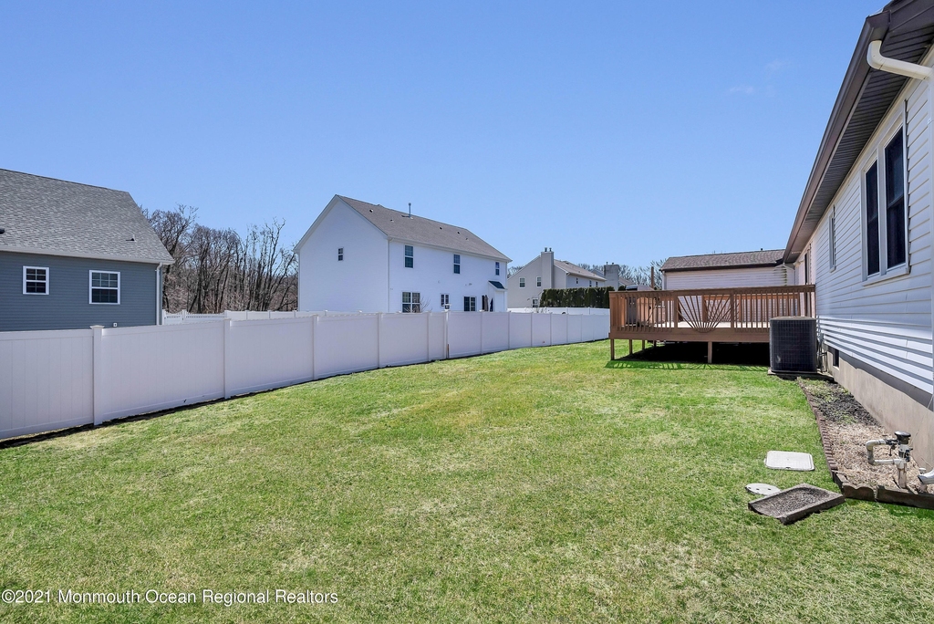 1637 Holbrook Street - Photo 26