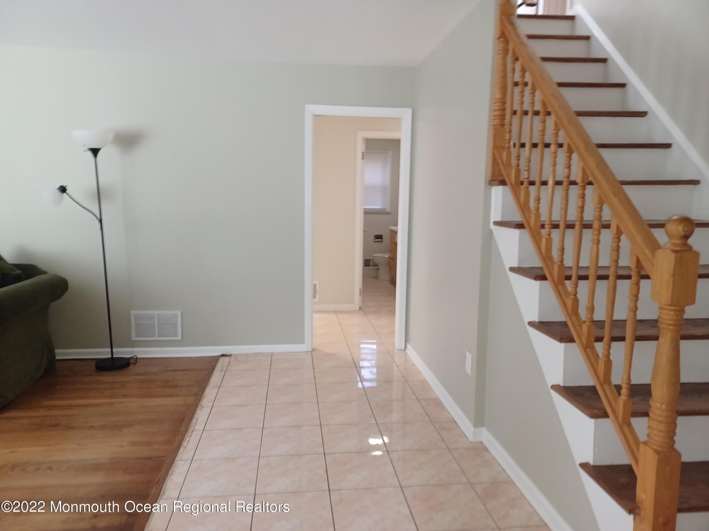 605 Carol Avenue - Photo 2