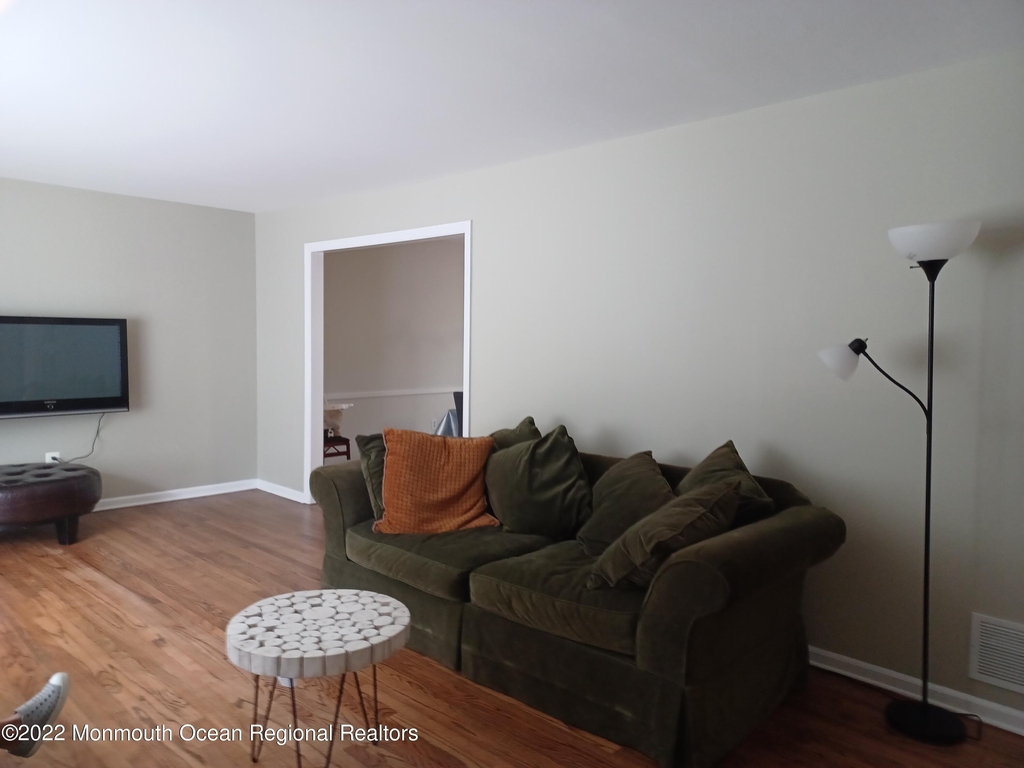 605 Carol Avenue - Photo 3