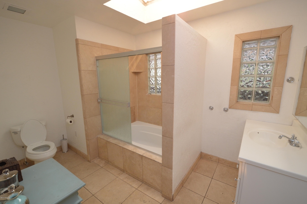 223 N Bentley Avenue - Photo 7