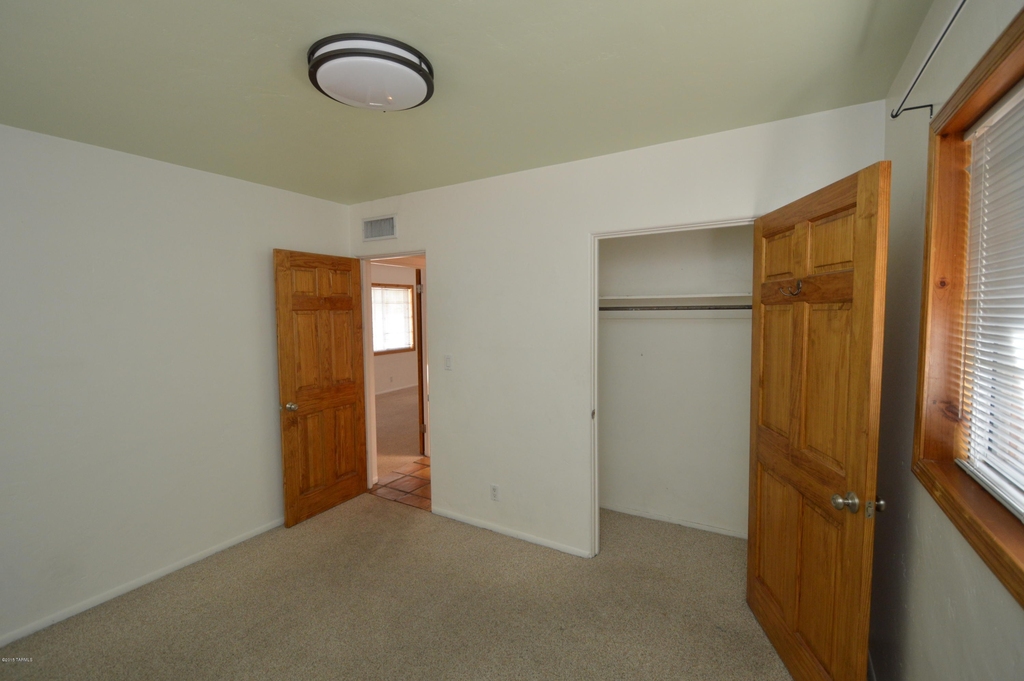 223 N Bentley Avenue - Photo 5