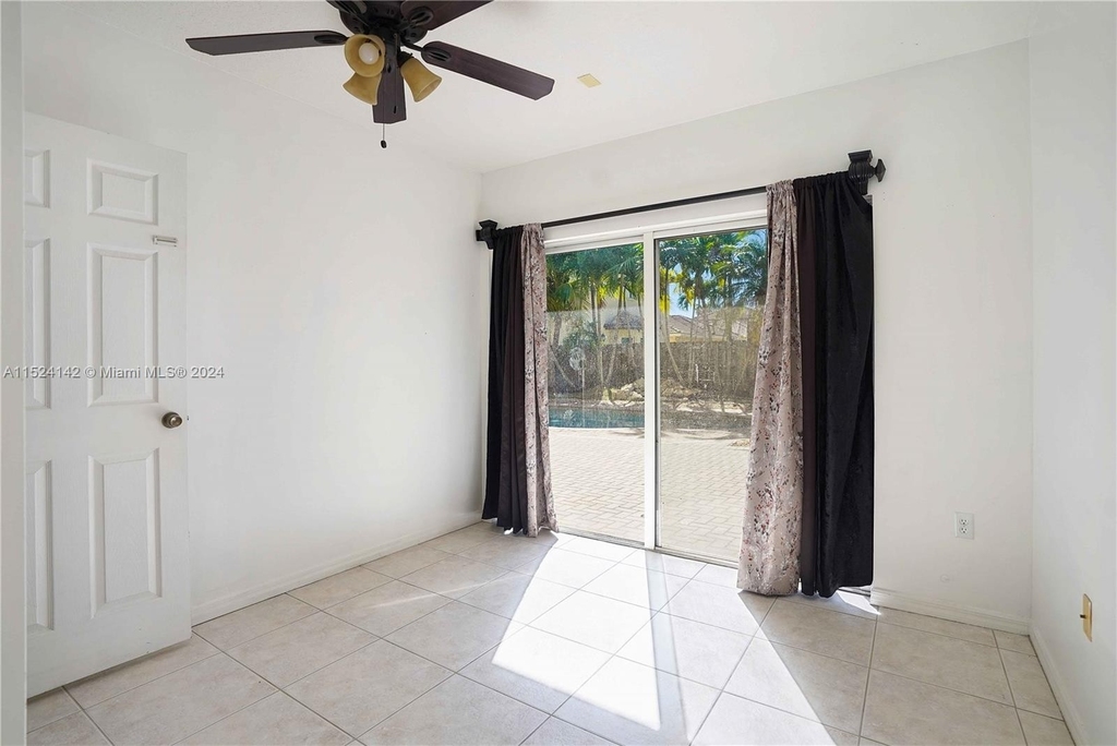 8882 Sw 208th Ter - Photo 17