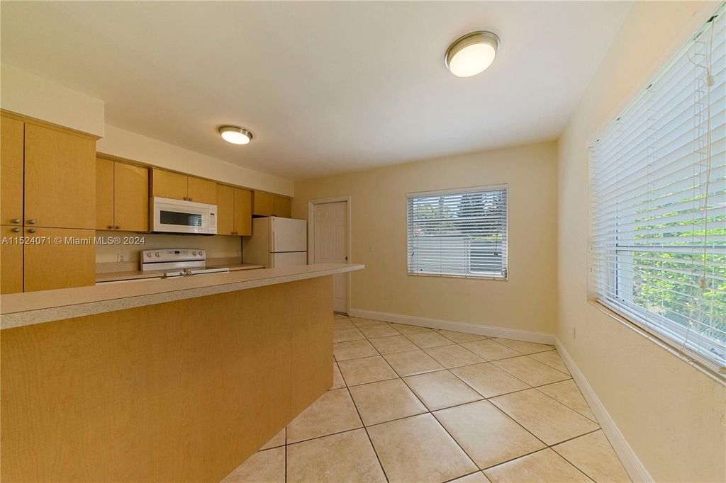 2332 Sw 26th Ln - Photo 5