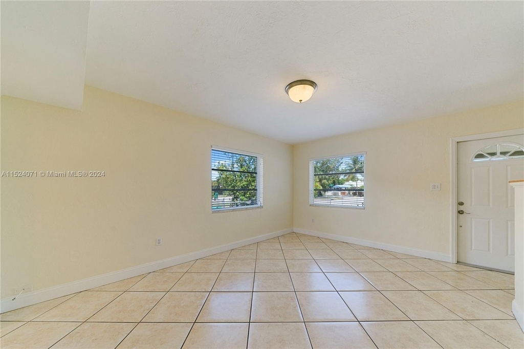 2332 Sw 26th Ln - Photo 3