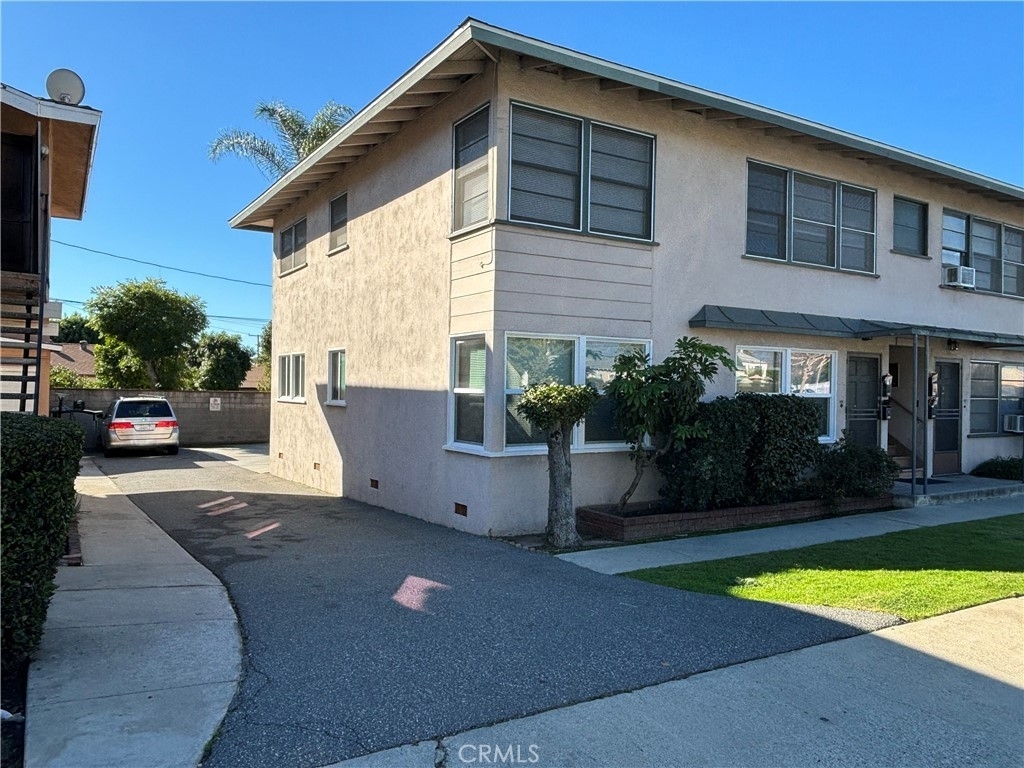 322 E Badillo Street - Photo 1