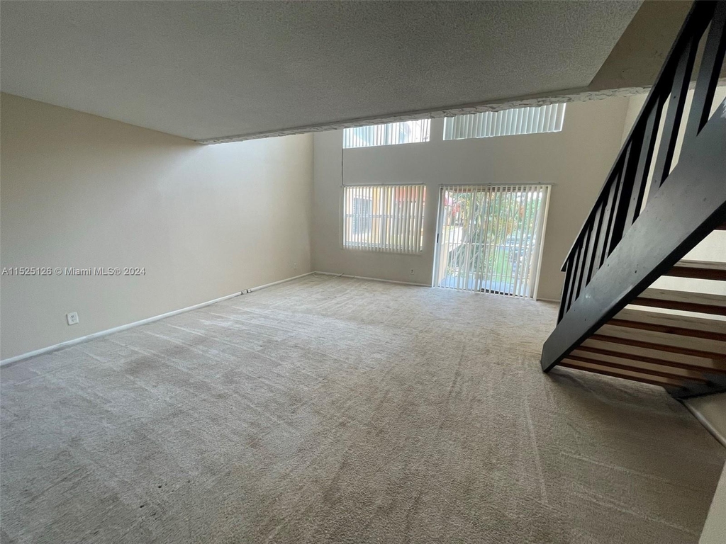 18111 Nw 68th Ave - Photo 10