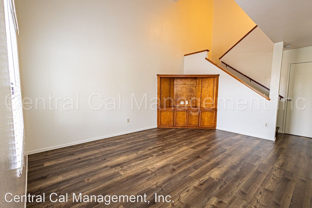 8506 Laborough Dr - Photo 2