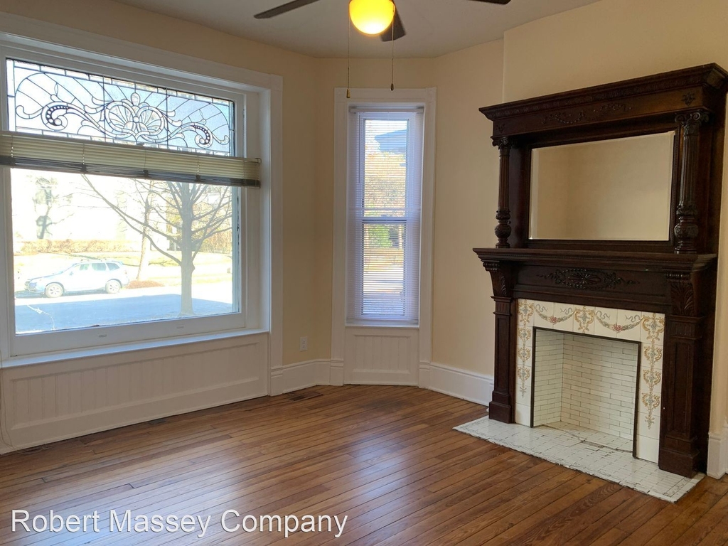 1040 Everett Avenue - Photo 1