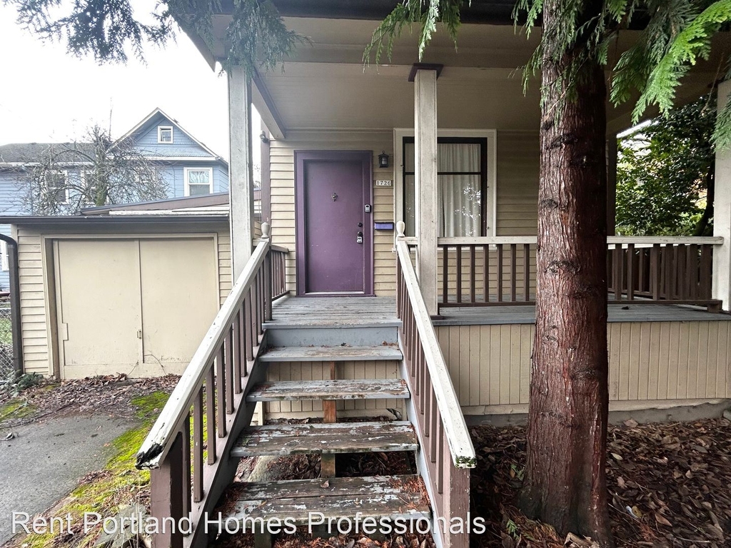 1726 Se Division Street - Photo 0