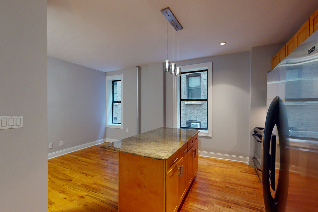 501 West 101 - Photo 3