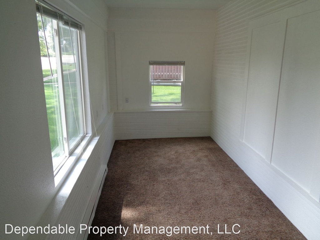 1923 11th Avenue - Photo 2