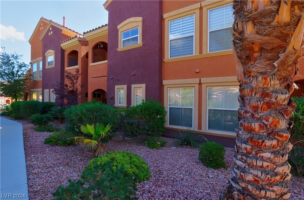 3975 N Hualapai Way - Photo 1