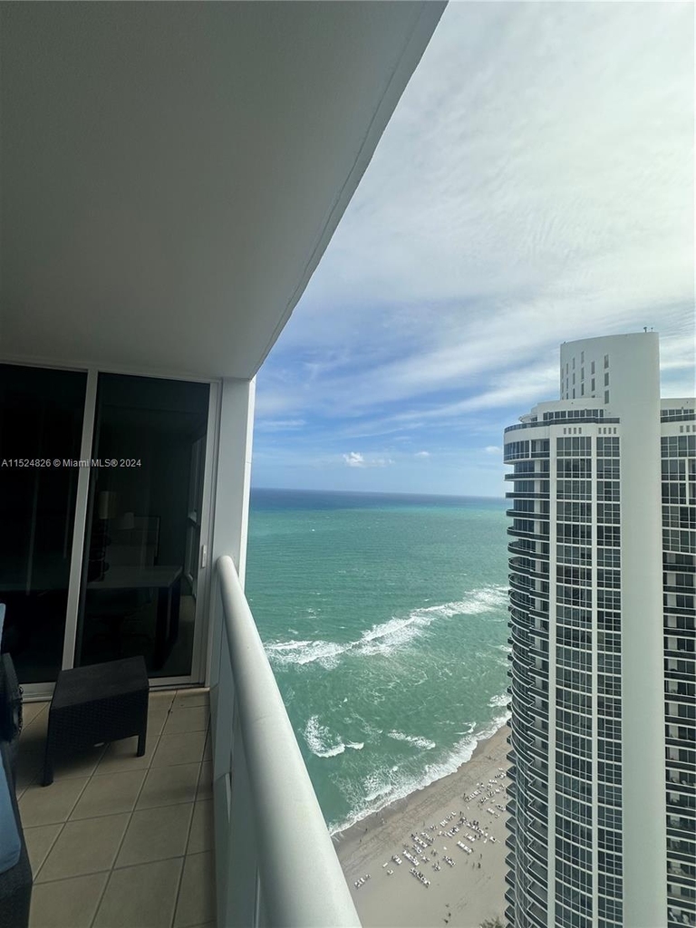 18201 Collins Ave - Photo 4
