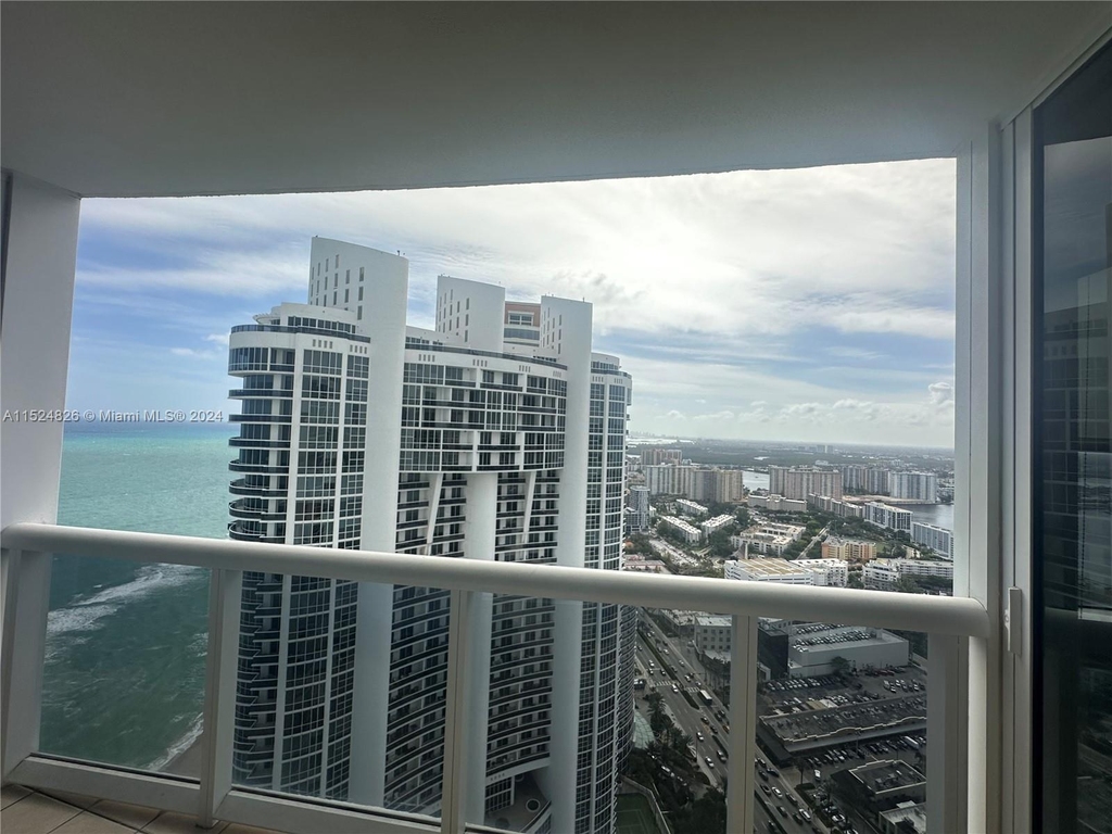 18201 Collins Ave - Photo 3