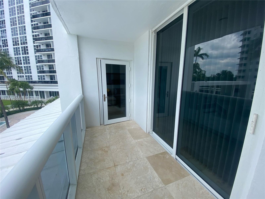 10275 Collins Ave - Photo 9