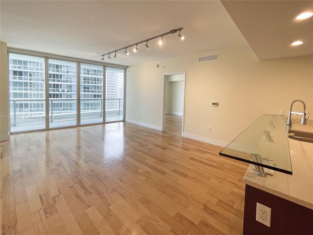 475 Brickell Ave - Photo 7