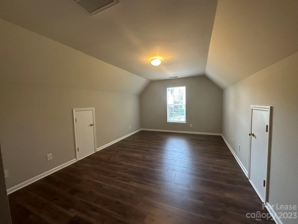 8712 Fieldcroft Drive - Photo 10