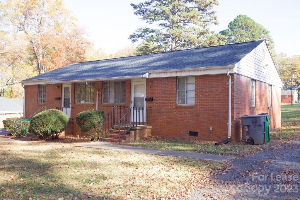 1913 Manteo Court - Photo 1