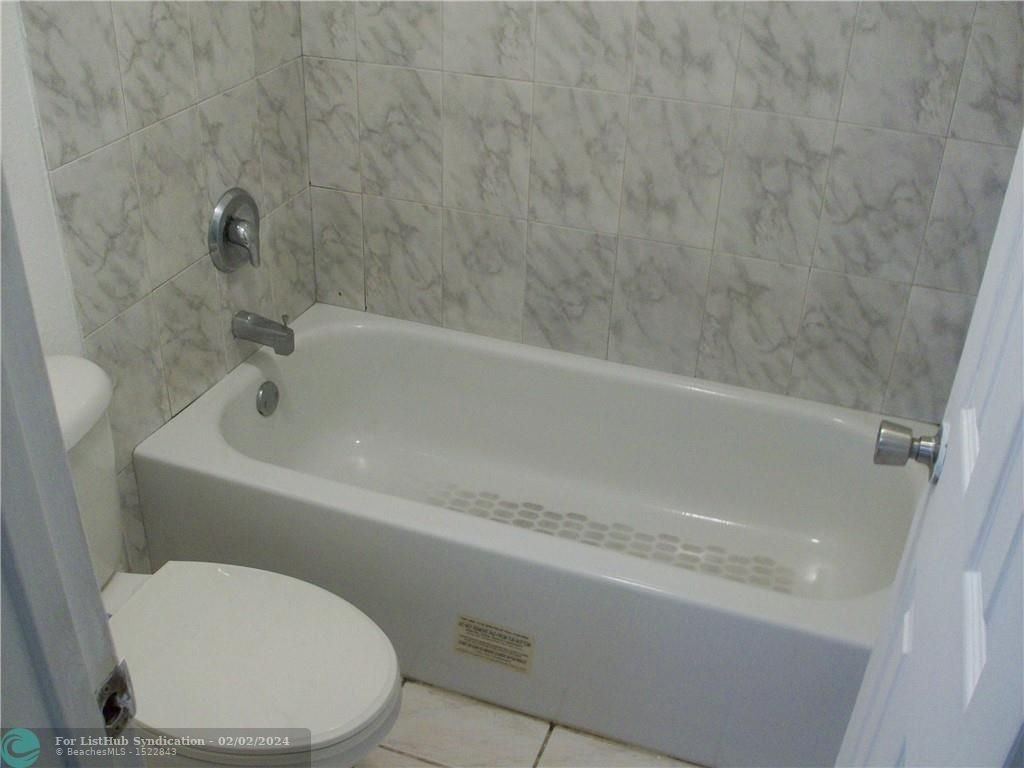 2852 Nw 55th Ave - Photo 16