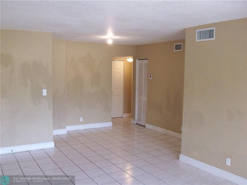 2852 Nw 55th Ave - Photo 3