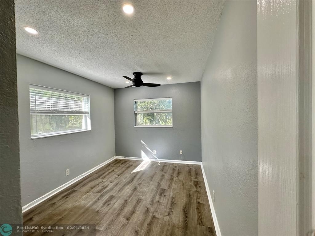 2741 Ne 8th Ave - Photo 10