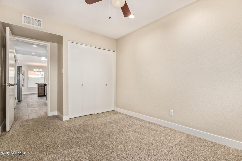 12808 N 38th Place - Photo 18