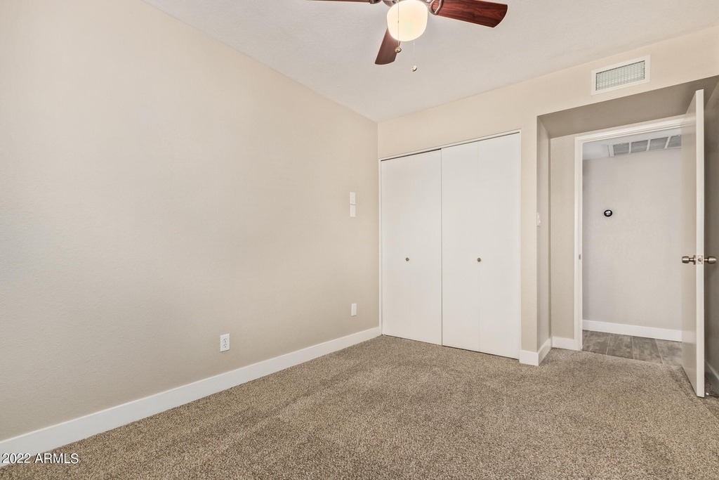 12808 N 38th Place - Photo 20