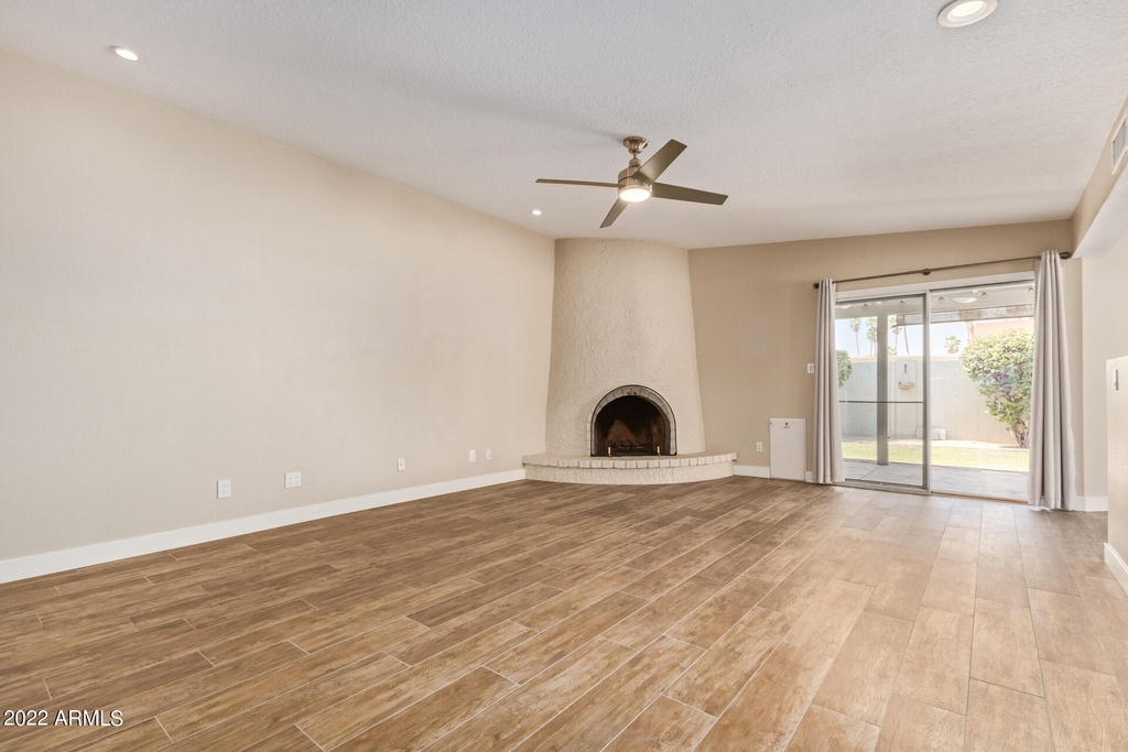 12808 N 38th Place - Photo 5