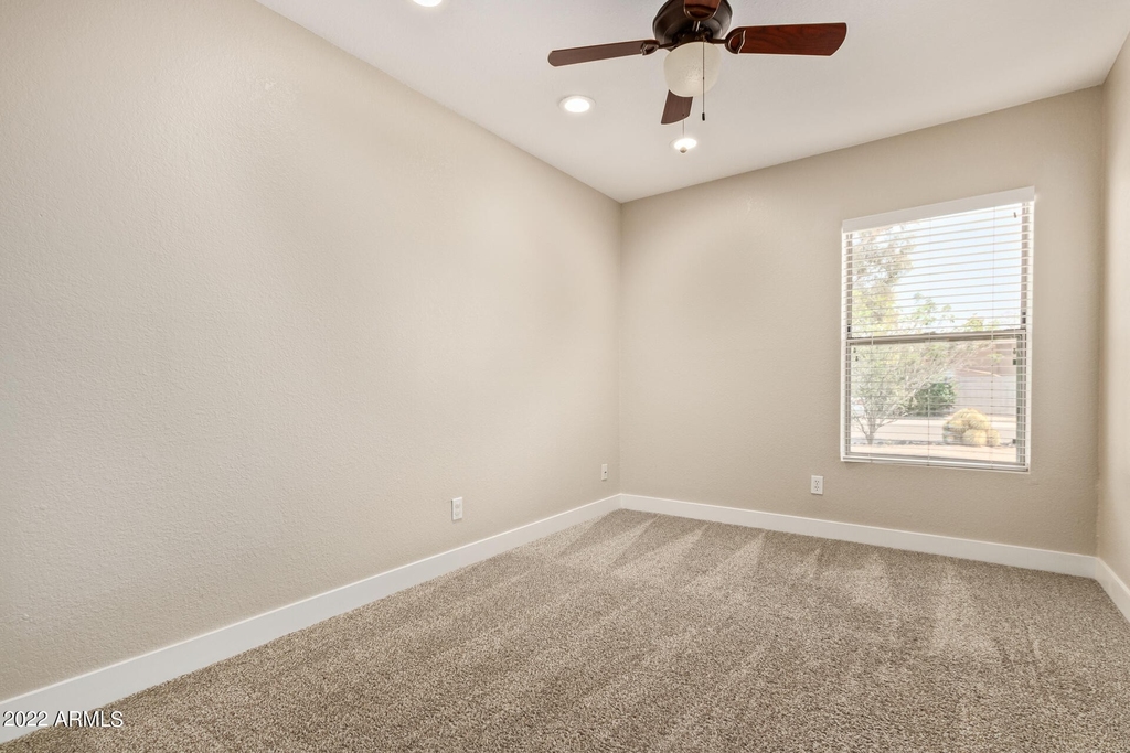 12808 N 38th Place - Photo 17