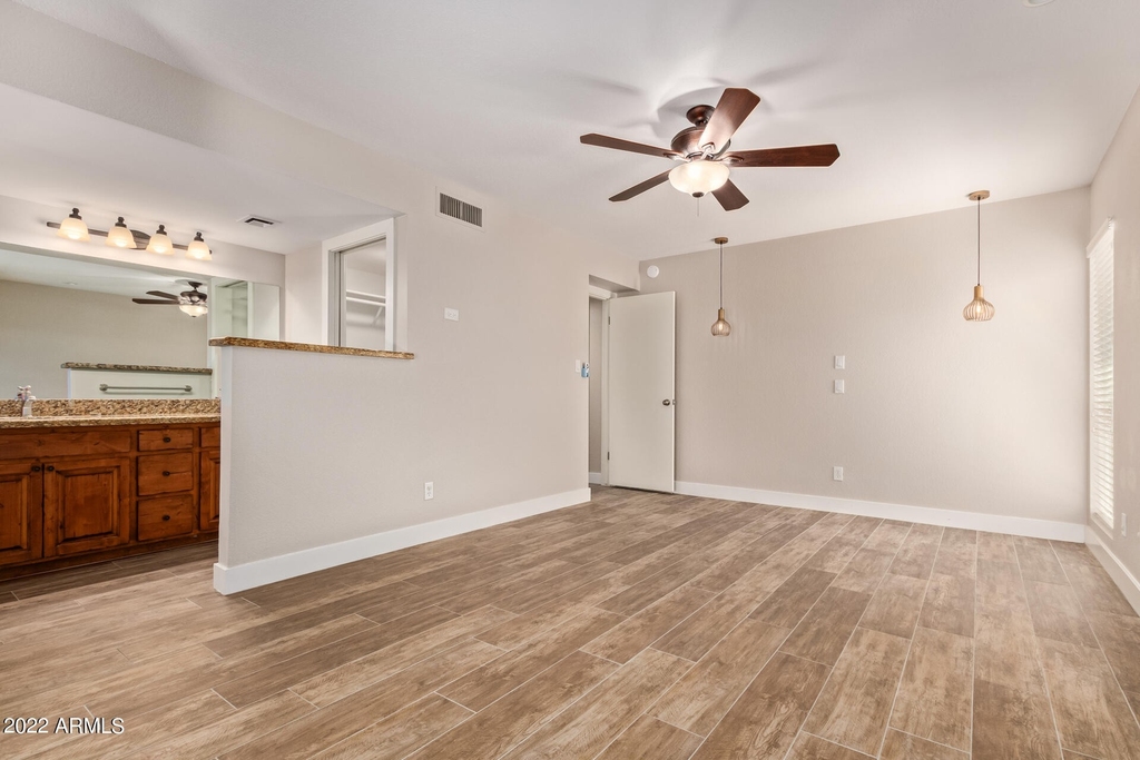 12808 N 38th Place - Photo 13