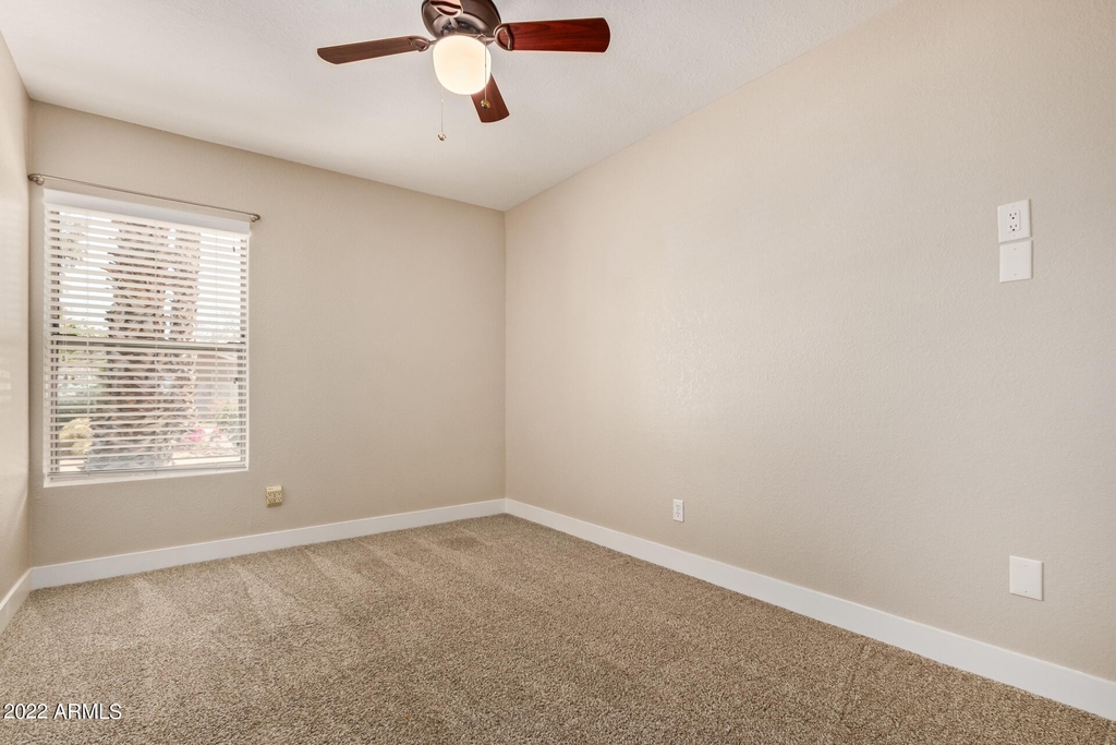 12808 N 38th Place - Photo 19