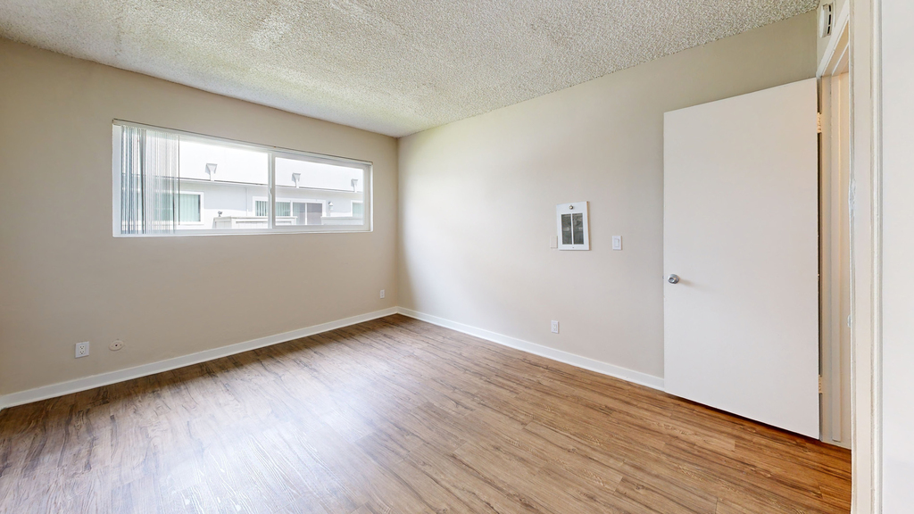 16124 Rosecrans Avenue - Photo 3