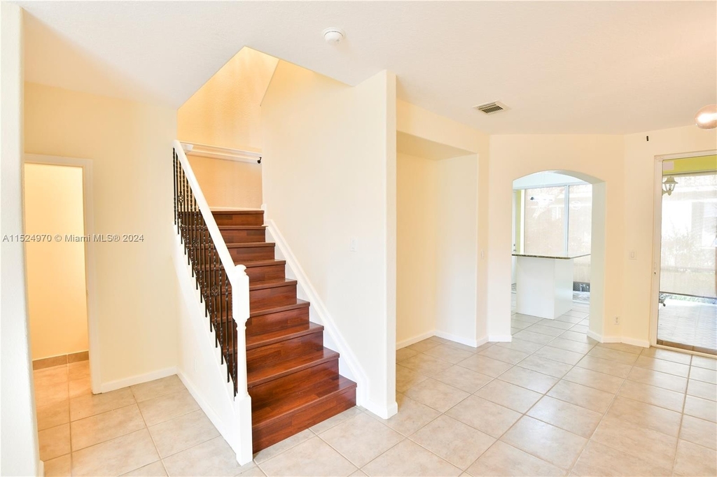 2127 Oakmont Dr - Photo 3