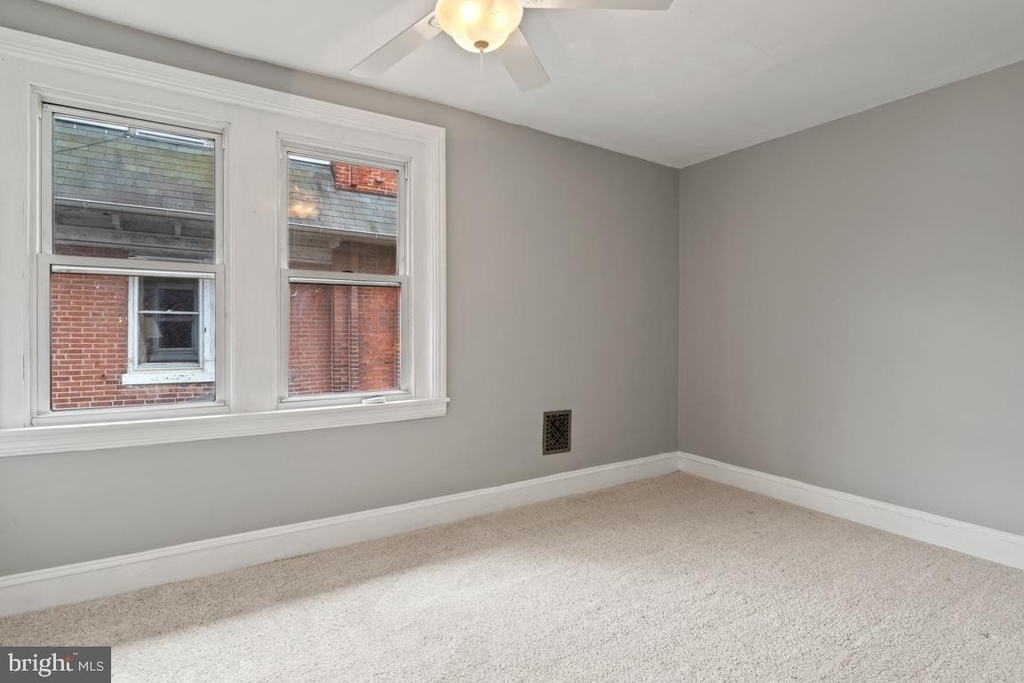 521 E Montgomery Avenue - Photo 17