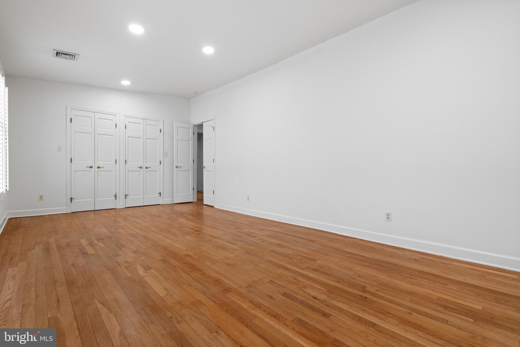 4817 Chevy Chase Boulevard - Photo 31