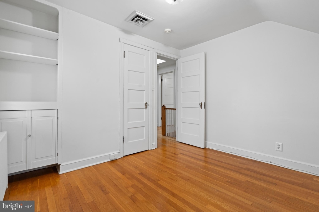 4817 Chevy Chase Boulevard - Photo 29