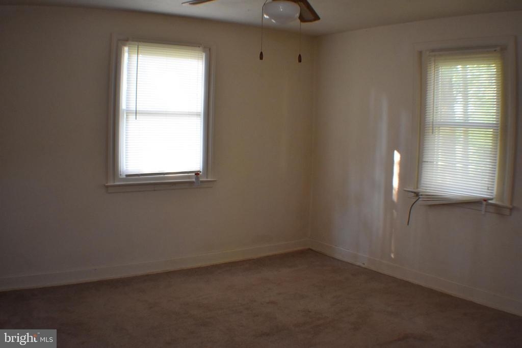 128 N Forrest St - Photo 2