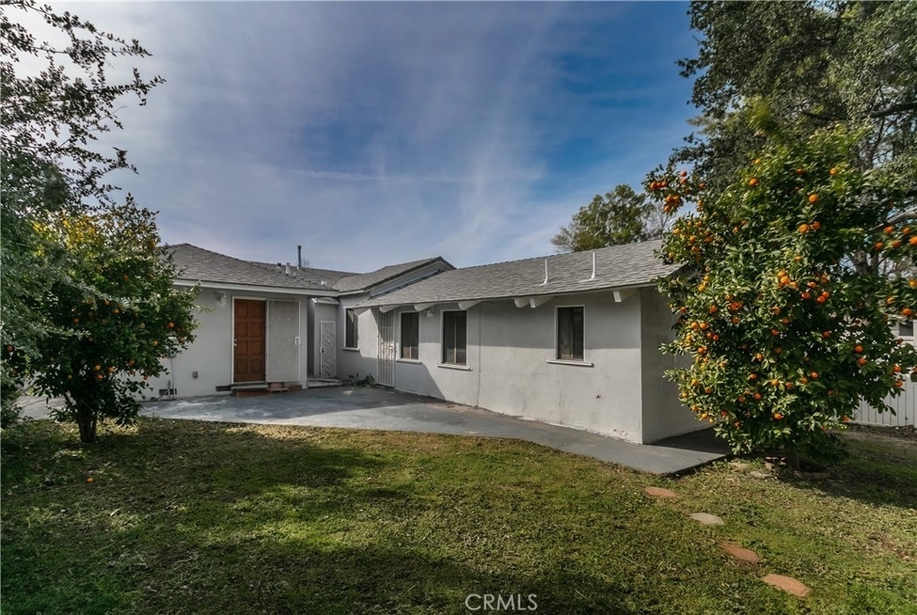 22123 Bassett Street - Photo 18