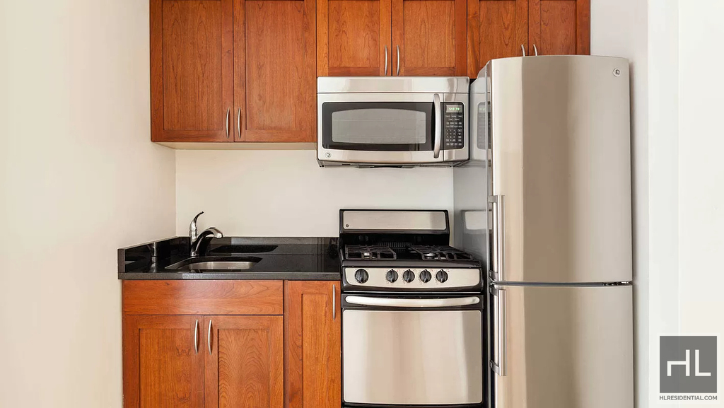 West 71 Street - Photo 1