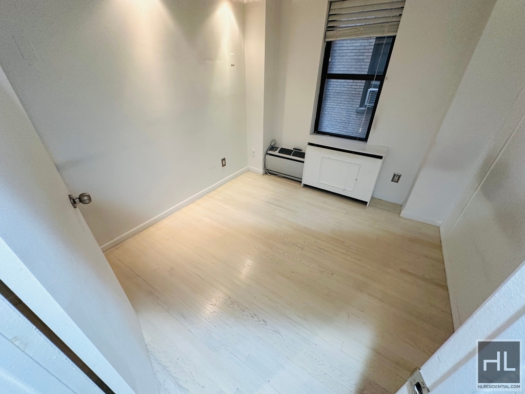 West 58 Street - Photo 7