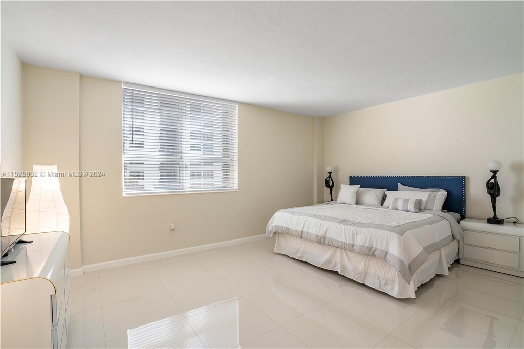 10185 Collins Ave - Photo 12