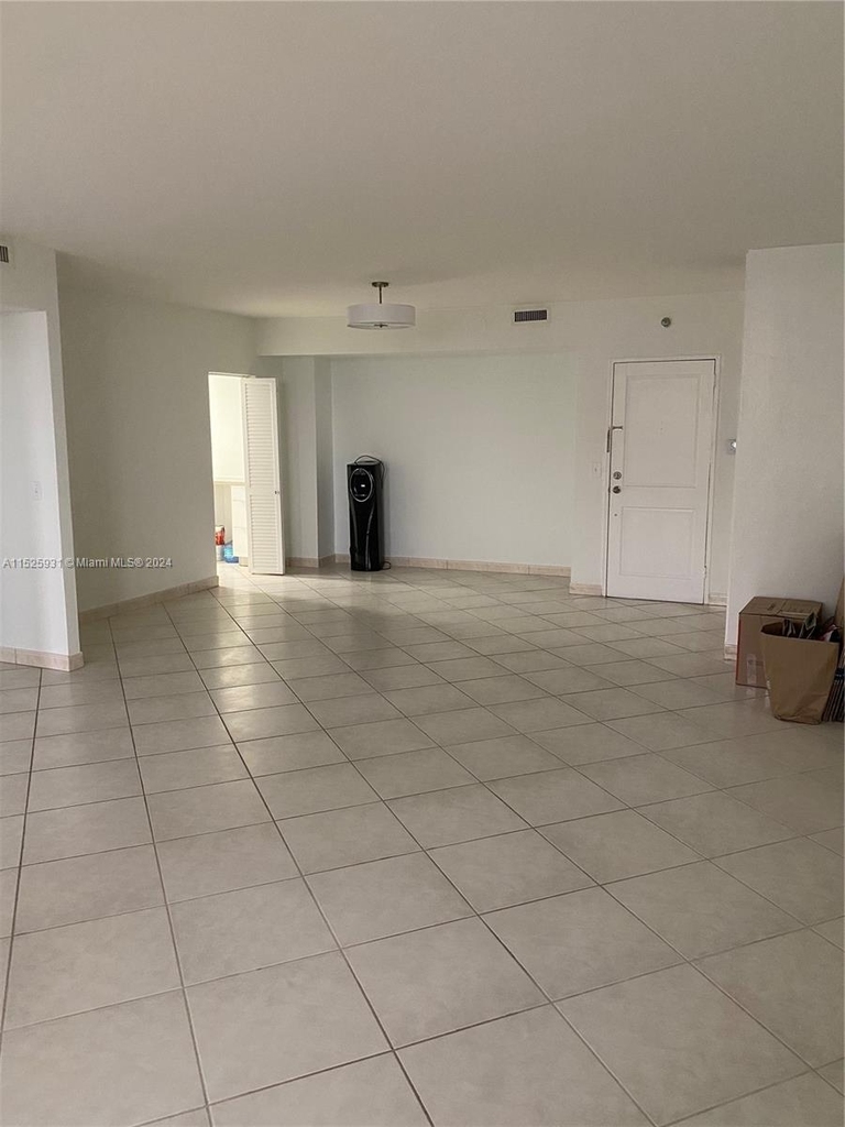 10185 Collins Ave - Photo 8