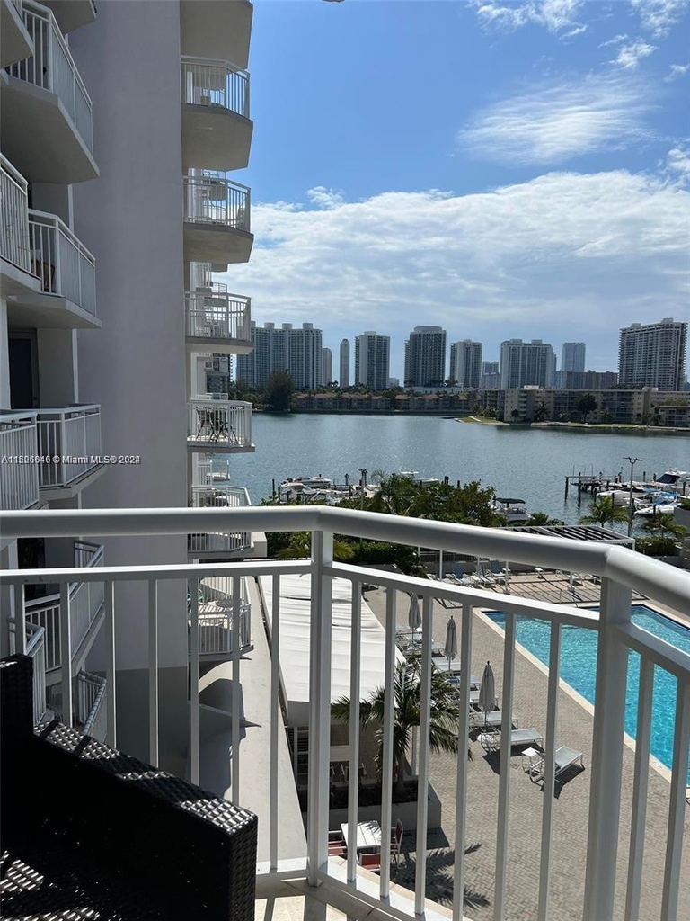 18061 Biscayne Blvd - Photo 2