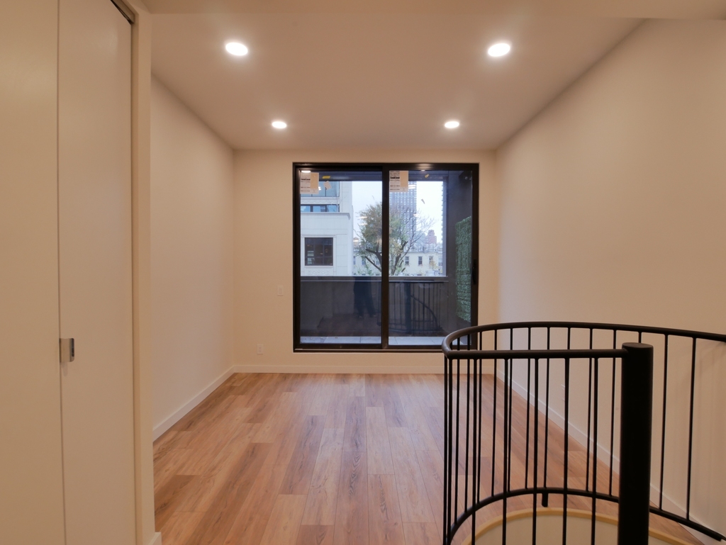 336 East 82nd Street - Photo 7