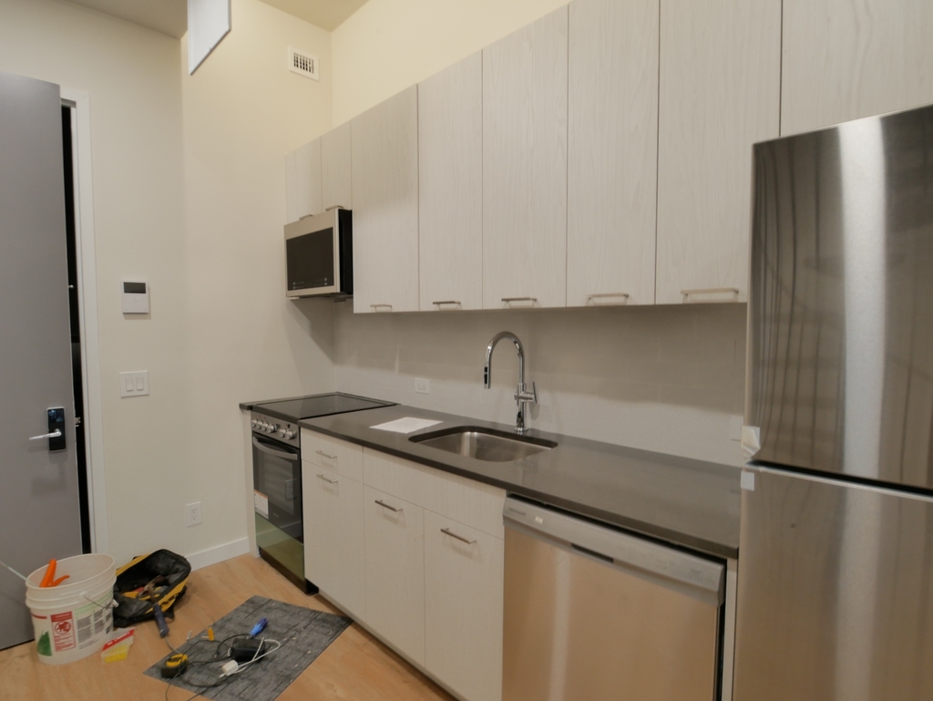 336 East 82nd Street - Photo 4