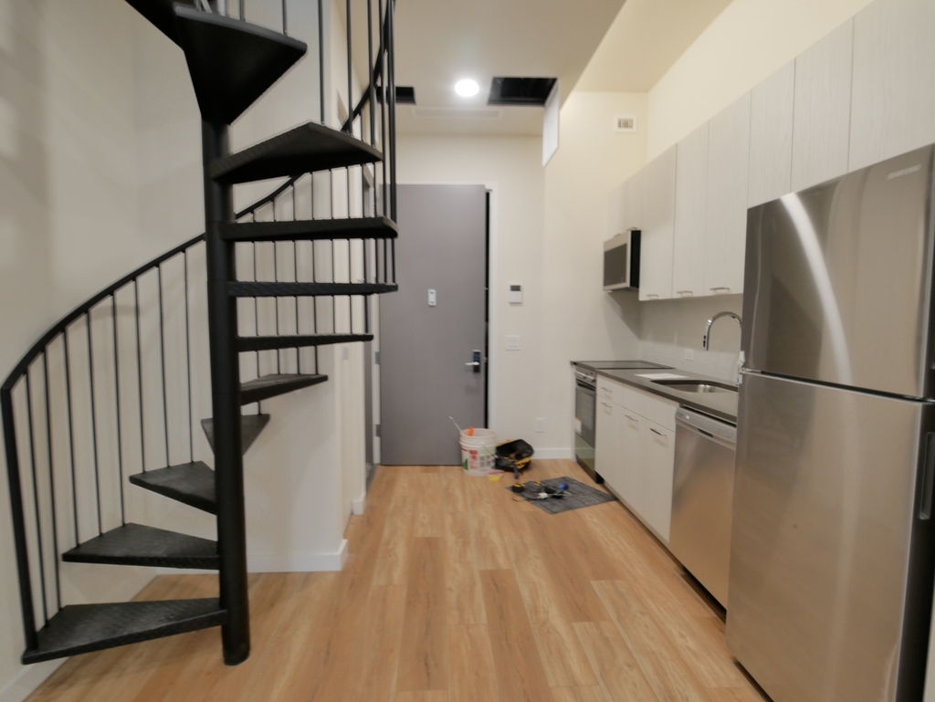 336 East 82nd Street - Photo 2