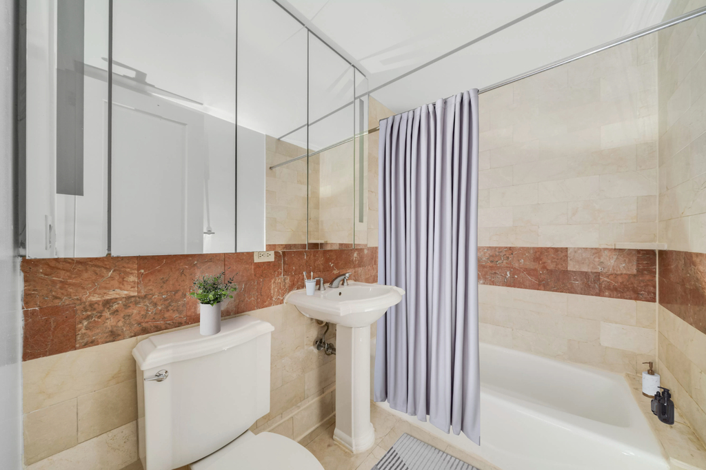 260 West 54th Street - Photo 4