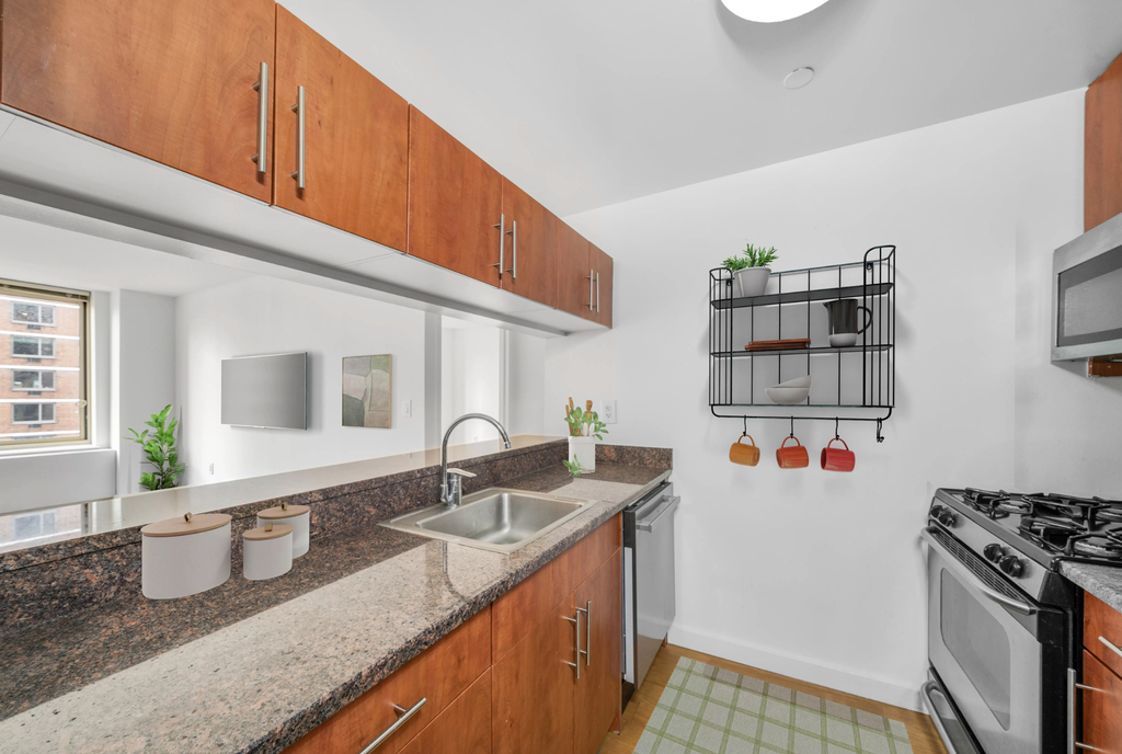 260 West 54th Street - Photo 2